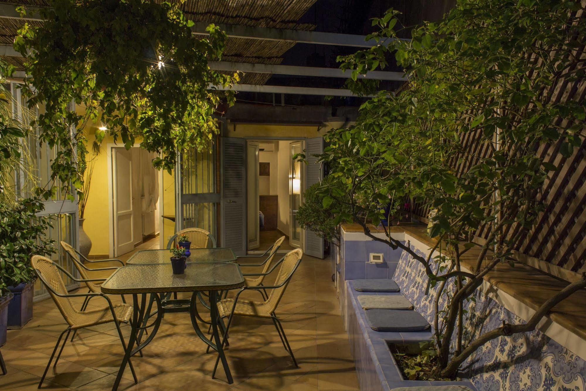 Dimora Dei Giganti Bed & Breakfast Naples Exterior photo